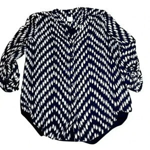 Chicos size 2 (M) button down blouse